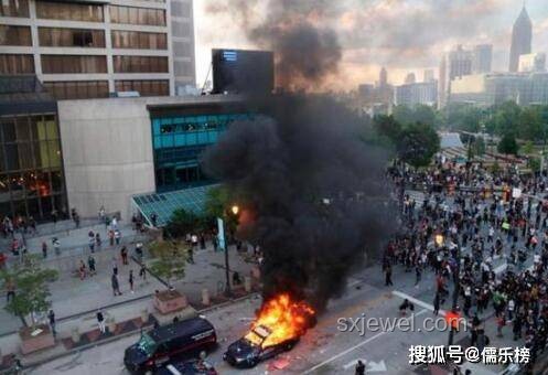 北爱尔兰城镇抗议骚乱事件解析